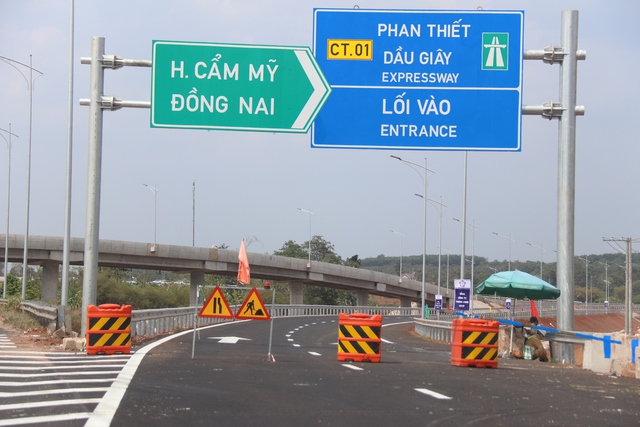Thủ tướng Phạm Minh Chính cắt băng khánh thành cao tốc Phan Thiết – Dầu Giây - Ảnh 2.