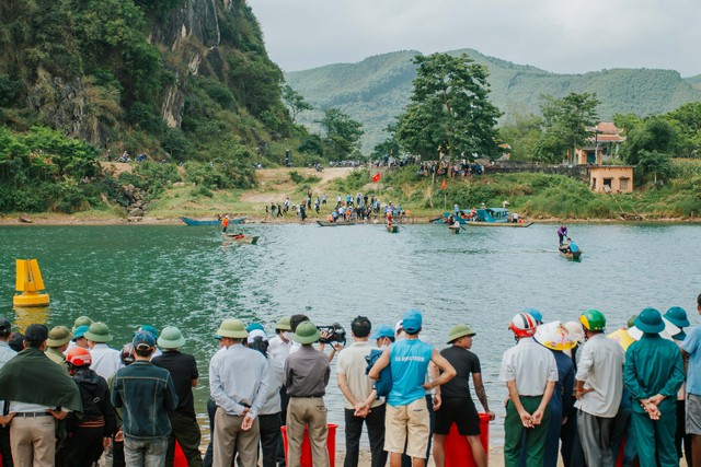 Độc đáo Hội thi cá trắm sông Son ở Quảng Bình - Ảnh 1.