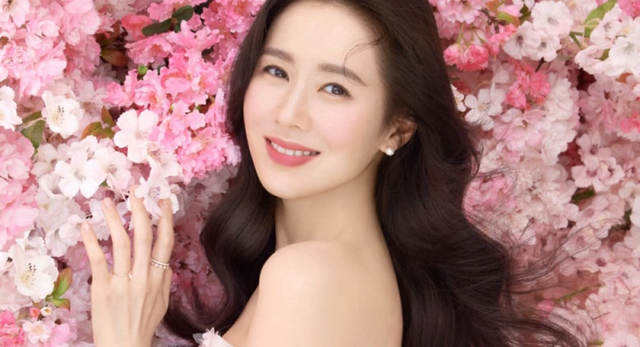 Son Ye Jin tái xuất chỉ sau 5 tháng sinh con - Ảnh 1.