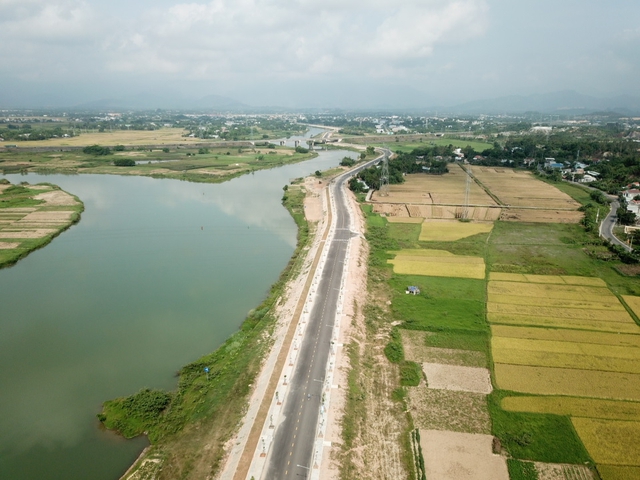 Đà Nẵng khánh thành 2 công trình lớn mừng ngày thống nhất đất nước - Ảnh 3.