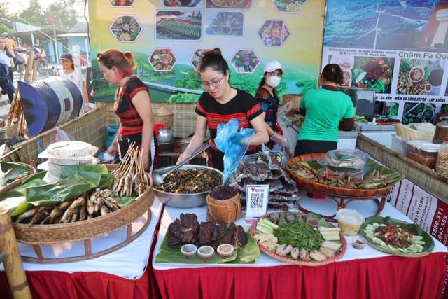 Tưng bừng ngày hội văn hóa ẩm thực Việt Nam tại Quảng Trị - Ảnh 2.