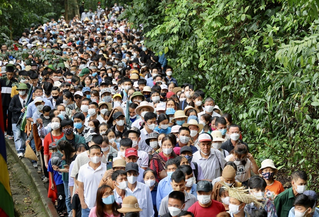Lễ hội đền Hùng 2023 đón 4 triệu lượt khách dâng hương - Ảnh 1. Lễ hội đền Hùng 2023 đón 4 triệu lượt khách dâng hương - Ảnh 1.