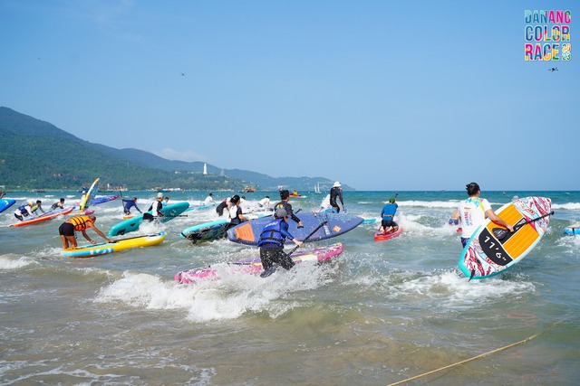 Sôi động lễ hội biển Đà Nẵng Color Race 2023 - Ảnh 1.