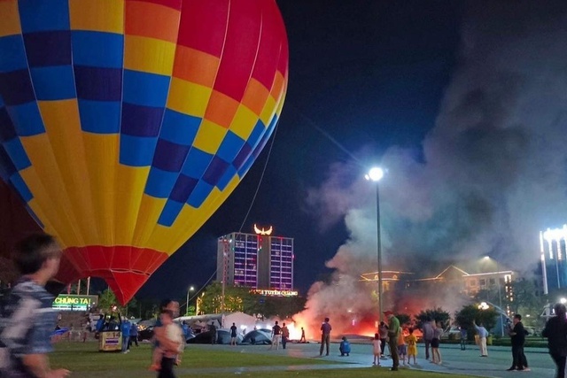 Cháy khinh khí cầu khổng lồ ở Tuyên Quang, 5 người bị thương - Ảnh 1.