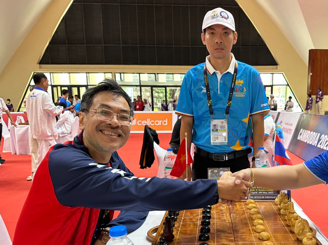 Vượt qua Thái Lan, 2 kỳ thủ Việt Nam giành vé vào bán kết SEA Games 32 - Ảnh 2.