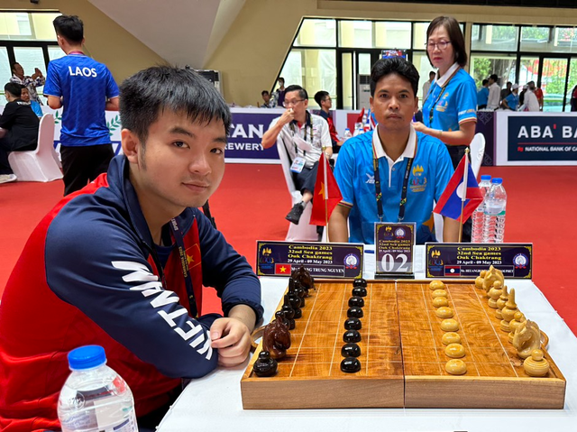 Vượt qua Thái Lan, 2 kỳ thủ Việt Nam giành vé vào bán kết SEA Games 32 - Ảnh 1.