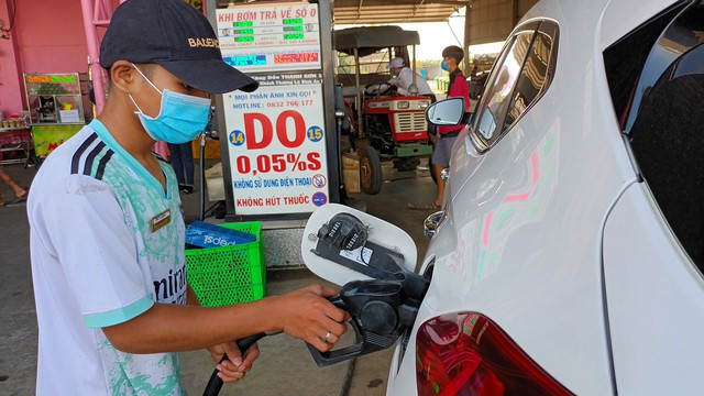 Giá xăng dầu hôm nay 29.4.2023: Bật tăng trở lại - Ảnh 1.