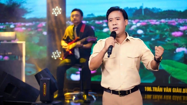 Ca sĩ Vinh Tuấn làm mới 'Chuyện loài cỏ đêm'  của nhạc sĩ Hoàng Trang - Ảnh 4.