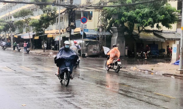 TP.HCM, Nam bộ xuất hiện mưa giữa trưa trong mùa khô - Ảnh 1.