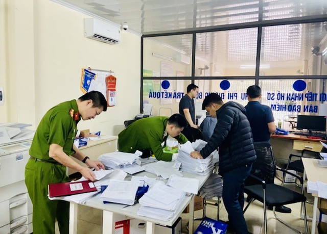 Đăng kiểm trái quy định để ‘làm khách vui’, lãnh đạo trung tâm đăng kiểm bị bắt - Ảnh 2. Đăng kiểm trái quy định để ‘làm khách vui’, lãnh đạo trung tâm đăng kiểm bị bắt - Ảnh 2.