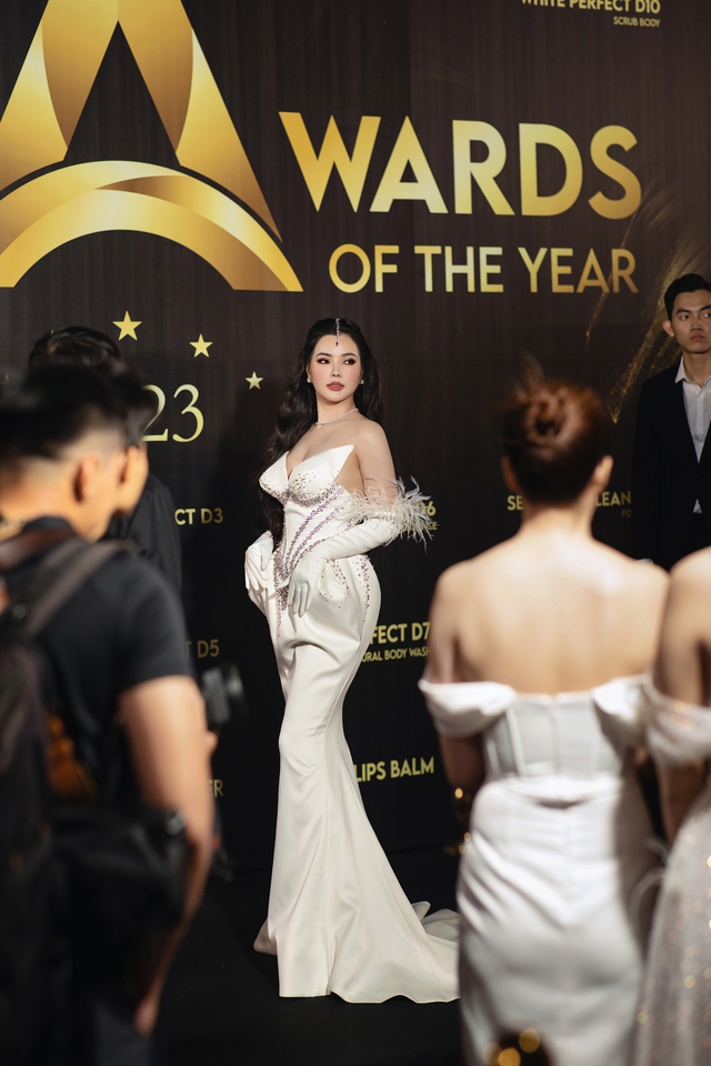 CEO Cao Thị Thùy Dung tại thảm đỏ Top White Best Awards Of The Year 2023 - Ảnh 5.