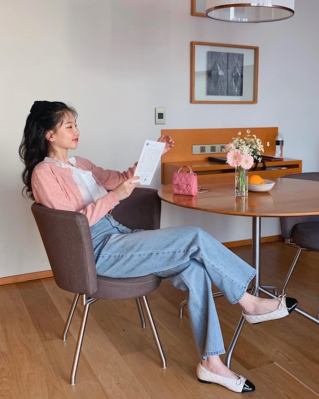 Hè này, nhất định phải sắm đủ những set trang phục màu hồng tươi tắn dưới đây - Ảnh 2. Hè này, nhất định phải sắm đủ những set trang phục màu hồng tươi tắn dưới đây - Ảnh 2.