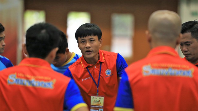 HLV Mai Thành Đạt đang để lại dấu ấn trong lối chơi Savinest Khánh Hòa