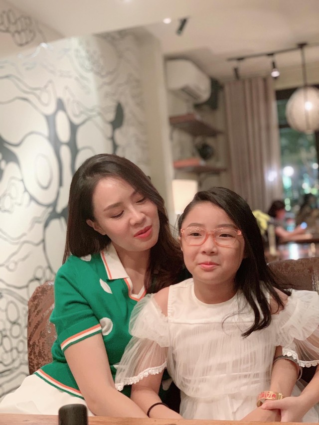 Vì sao Hồng Diễm luôn giấu kín “nửa kia”? - Ảnh 2. Vì sao Hồng Diễm luôn giấu kín “nửa kia”? - Ảnh 2.
