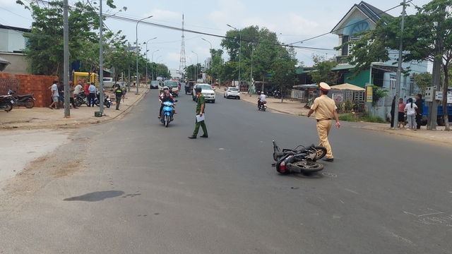 Tai nạn Bình Phước: 2 xe máy va chạm khiến 1 người chết, 3 người bị thương - Ảnh 1.