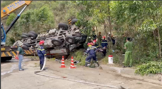 Phú Yên: Tại nạn đặc biệt nghiêm trọng, 4 người tử vong 5 người bị thương - Ảnh 1.