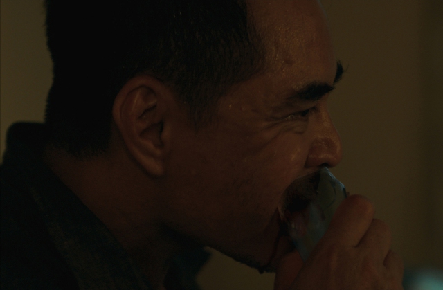 Trailer 'Lật mặt 6' gây sốc với cảnh Trung Dũng nhai miểng chai  - Ảnh 4.