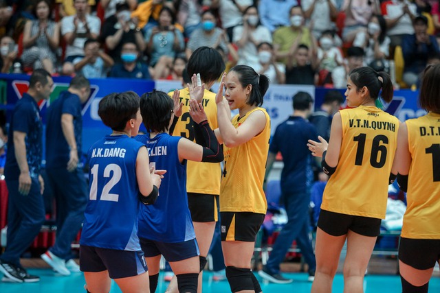 Đánh bại đại diện Trung Quốc, tuyển bóng chuyền nữ Việt Nam làm nên lịch sử - Ảnh 2.