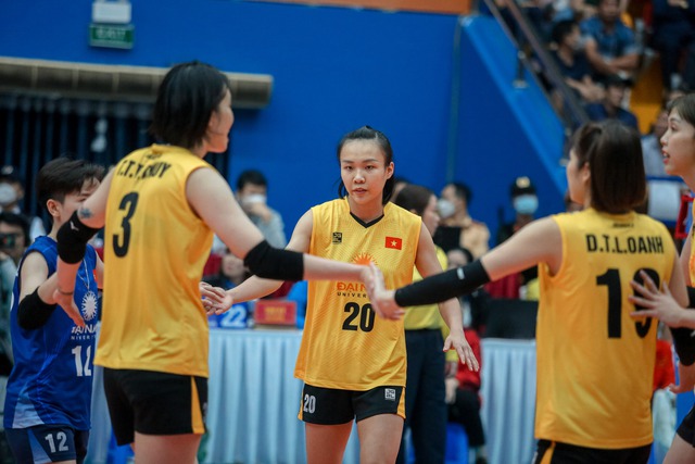 Đánh bại đại diện Trung Quốc, tuyển bóng chuyền nữ Việt Nam làm nên lịch sử - Ảnh 3.