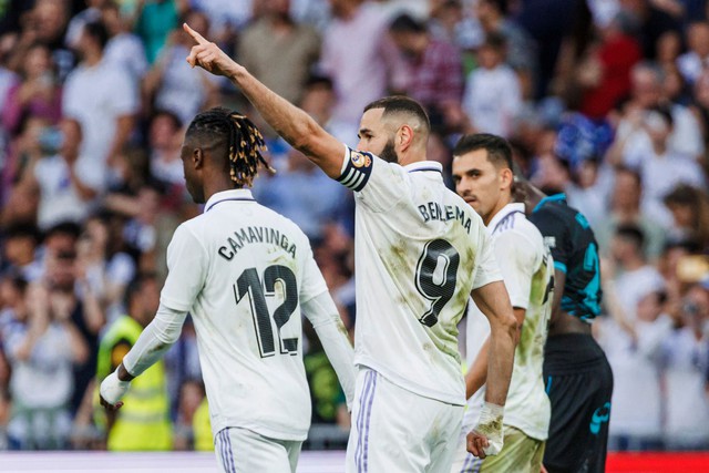 La Liga: Barcelona hướng đến ngôi vô địch trong ngày Benzema ghi hat-trick cho Real Madrid - Ảnh 2.