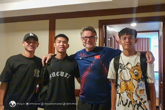 'Phù thủy trắng'  Troussier xáo trộn số áo đấu U.22 Việt Nam ở SEA Games 32 - Ảnh 4.