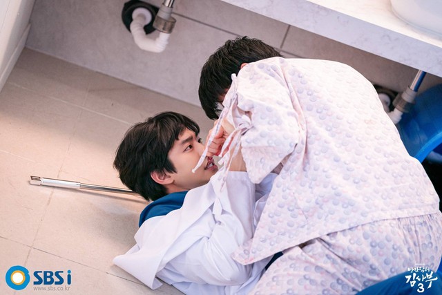 Ahn Hyo Seop gặp nguy hiểm, rating tập 2 ‘Người thầy y đức 3’ tăng kỷ lục - Ảnh 2.