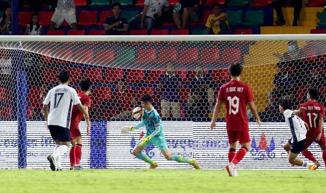 HLV Troussier bất ngờ hủy lịch tập sáng 1.5 của đội U.22 Việt Nam - Ảnh 3.
