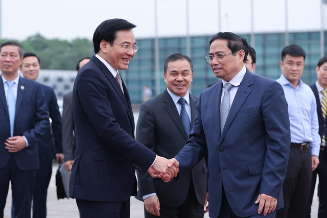 Thủ tướng rời Nội Bài tới Lào tham dự hội nghị Ủy hội sông Mê Kông - Ảnh 2.