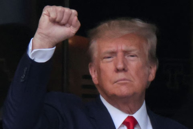 Ông Trump ra tòa, bác bỏ 34 tội danh - Ảnh 6. Ông Trump ra tòa, bác bỏ 34 tội danh - Ảnh 6.
