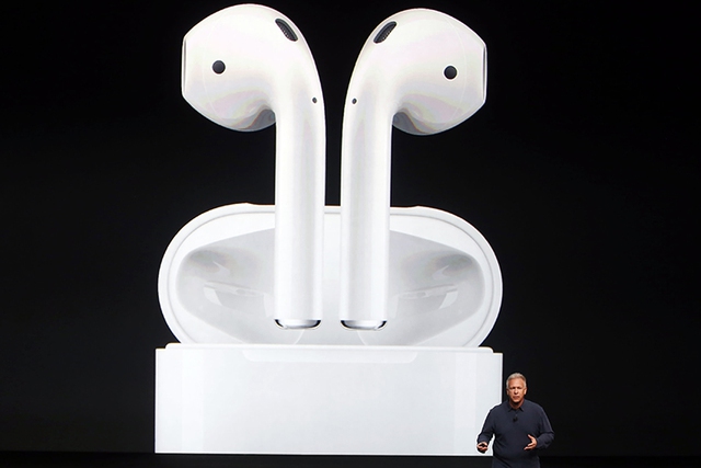 Apple xem xét thêm màn hình cảm ứng vào hộp sạc AirPods - Ảnh 1.