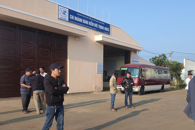 Khám xét cùng lúc 3 Trung tâm đăng kiểm xe cơ giới ở Lâm Đồng - Ảnh 1.