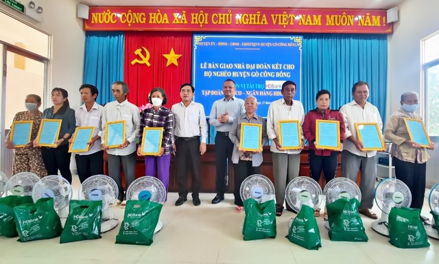 HDBank tặng 30 căn nhà Đại đoàn kết cho tỉnh Tiền Giang  - Ảnh 1.