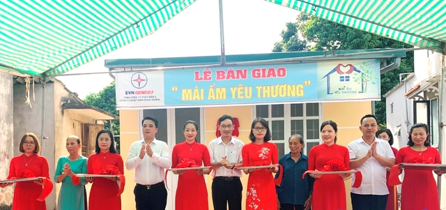 Bàn giao Mái ấm yêu thương cho các hộ gia đình khó khăn về nhà ở