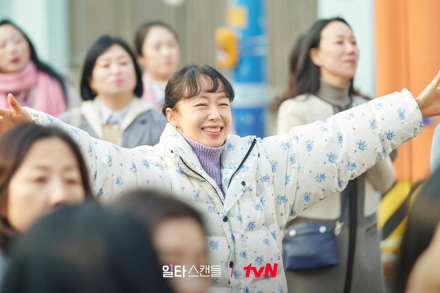 ‘Ảnh hậu Hàn’ Jeon Do Yeon hóa thành sát thủ quyến rũ ở tuổi 50 - Ảnh 2.