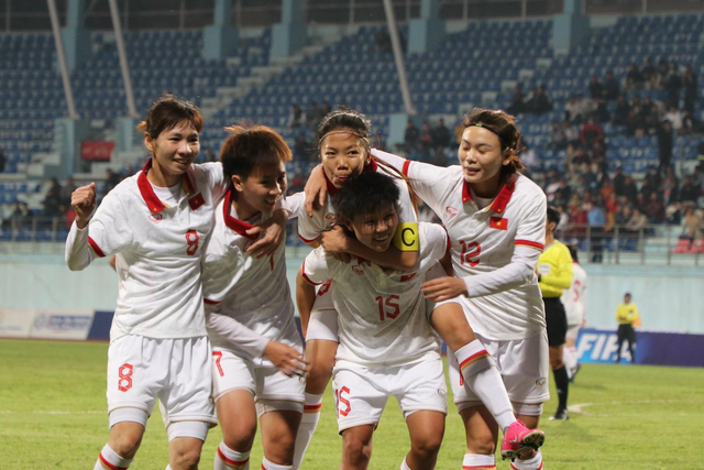 Thắng đậm Nepal, đội tuyển nữ Việt Nam tiến gần vòng loại thứ hai Olympic 2024 - Ảnh 2.