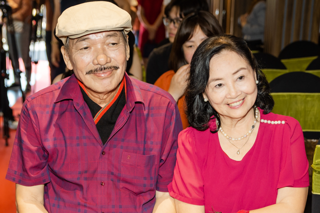 Vợ nhạc sĩ Trần Tiến trải lòng về tháng ngày cùng chồng 'chiến đấu' với ung thư - Ảnh 1.