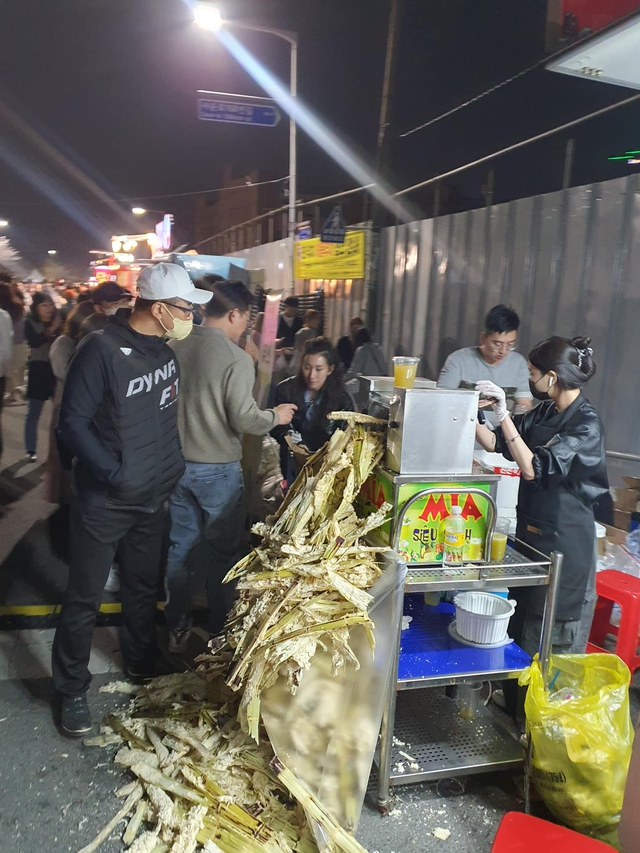 Xe nước mía của người Việt ở Chungcheongbuk-do: Người Hàn Quốc uống nhiều vì ngon - Ảnh 1.