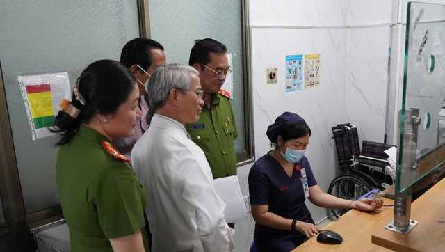 Ban chỉ đạo Đề án 06 đã phối hợp với Bệnh viện Nguyễn Tri Phương  thực hiện khai báo lưu trú qua phần mềm  ASM