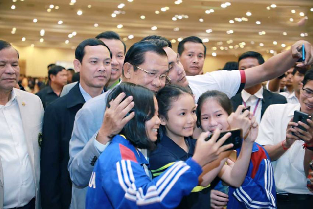 Thủ tướng Hunsen mong chờ kỷ lục huy chương từ đoàn thể thao Campuchia - Ảnh 1.