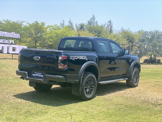 Ford Ranger Raptor 2023 có gì 'đắt giá' hơn bản Widltrak tại Việt Nam?  - Ảnh 9.