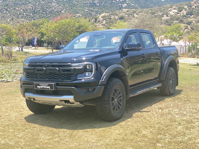 Ford Ranger Raptor 2023 có gì 'đắt giá' hơn bản Widltrak tại Việt Nam?  - Ảnh 2.