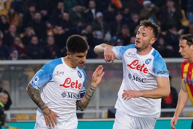 Napoli tiến rất gần danh hiệu Scudetto lần đầu tiên sau 33 năm - Ảnh 1.