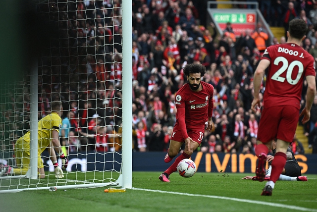 Ngoại hạng Anh: Arsenal 'đánh rơi' chiến thắng ở Liverpool, mở cơ hội cho Man City - Ảnh 2.
