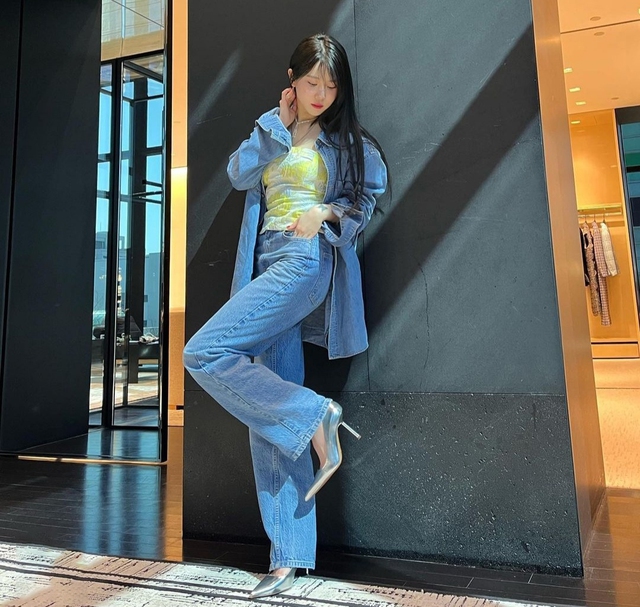  Công thức diện đồ denim đẹp như các idol, nàng có muốn thử - Ảnh 9.