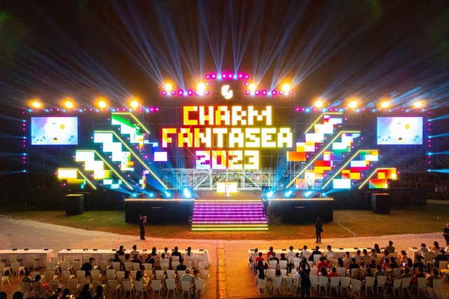 Sân khấu hoành tráng của đại nhạc hội Charm Fantasea Show