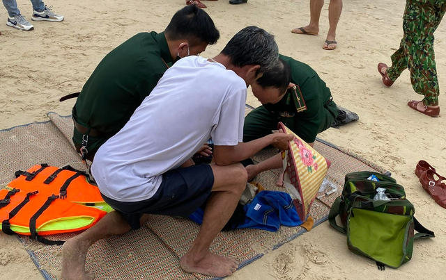 Quảng Trị: Một thiếu niên tử vong do tắm biển ở Cửa Việt  - Ảnh 1.