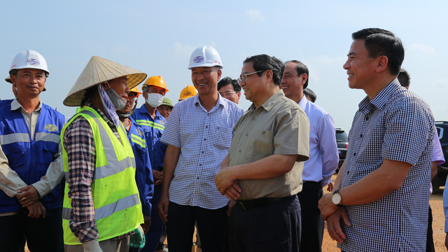 Thủ tướng kiểm tra xây dựng cao tốc từ Thanh Hóa - Hà Tĩnh - Ảnh 2.