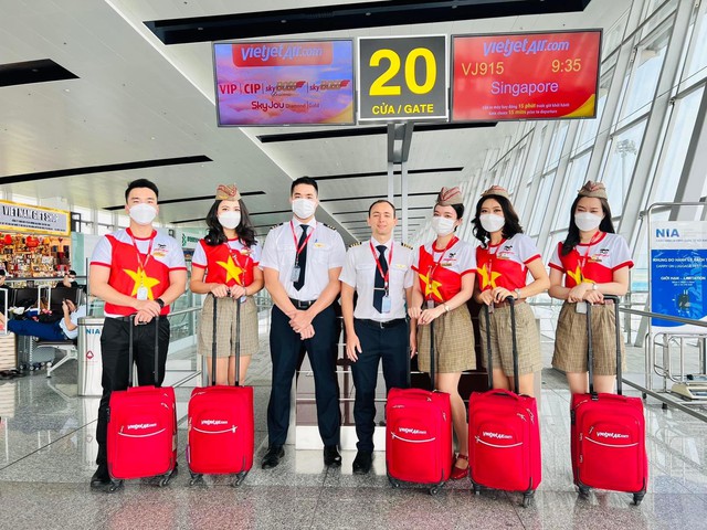 ﻿Những chuyến bay rực rỡ cờ đỏ sao vàng mừng lễ 30.4 cùng Vietjet - Ảnh 4.