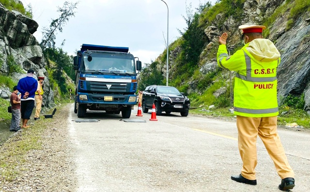 Chậm nộp phạt vi phạm giao thông, bị thu thêm bao nhiêu tiền? - Ảnh 1.