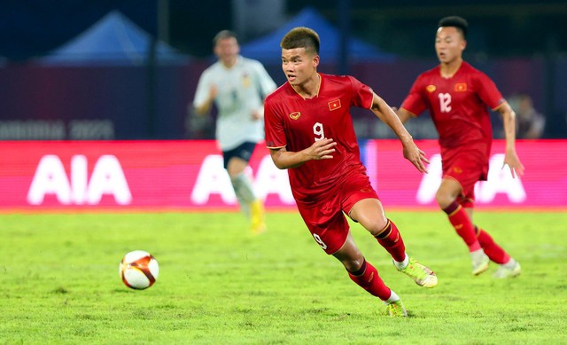 Thủ môn Văn Chuẩn thi đấu 'chuẩn', nhưng hàng thủ U.22 Việt Nam thì chưa - Ảnh 1.